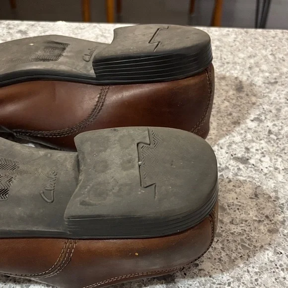 Clarks Men's Brown Leather Oxfords - Picture 9 of 11